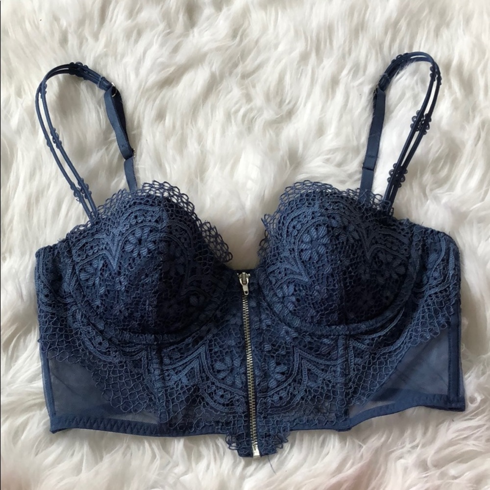Victoria’s Secret • 2015 Very Sexy Long-Lined Demi - Picture 10 of 16